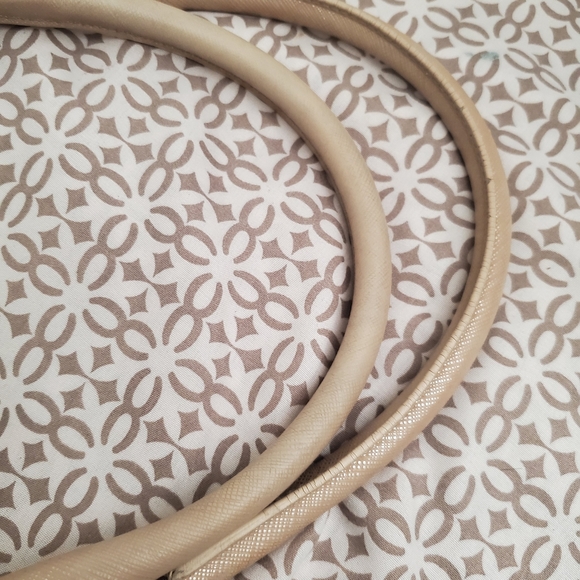 Salvatore Ferragamo Gancini Handbag. - Picture 9 of 16